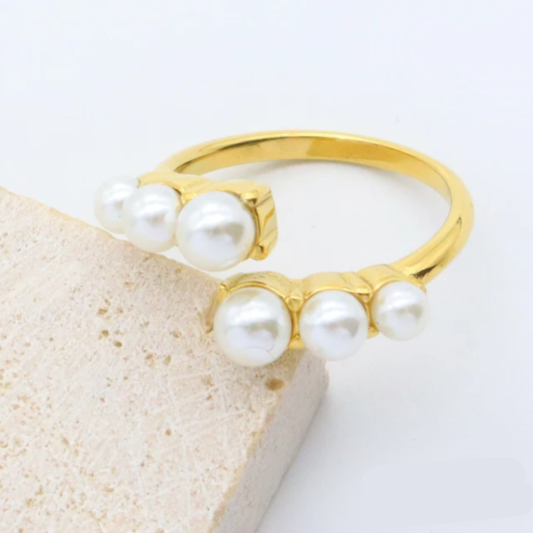 Elegant Gold Pearl Ring